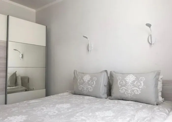 Hot Main Square Newly Built Modern Apartmán *