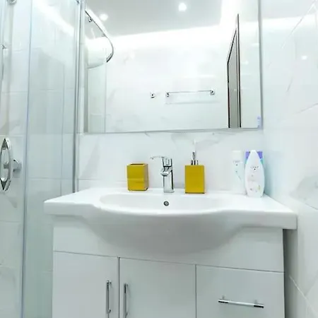 Hot Main Square Newly Built Modern Apartman